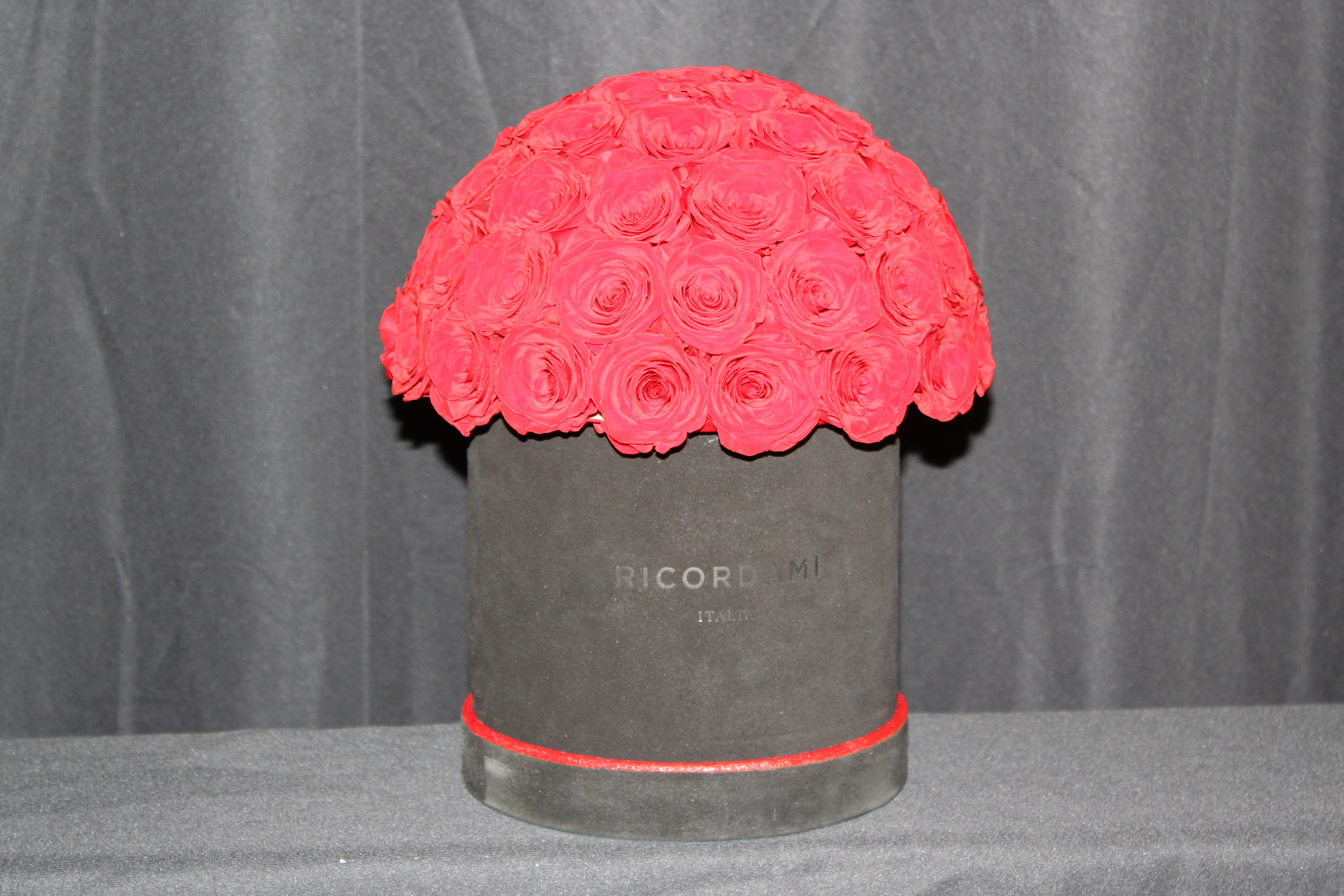Small red roses · black base