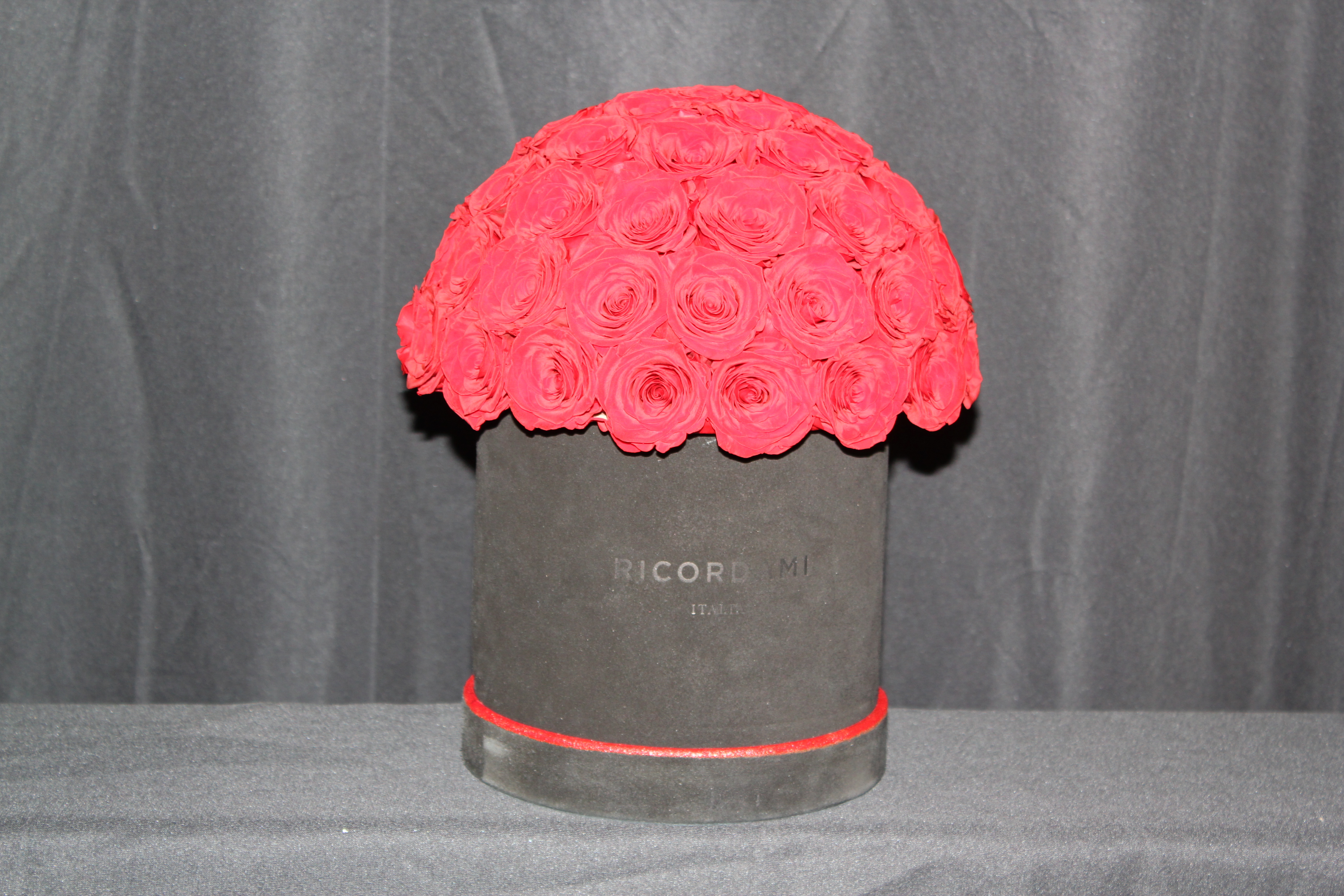 Small red roses · black base