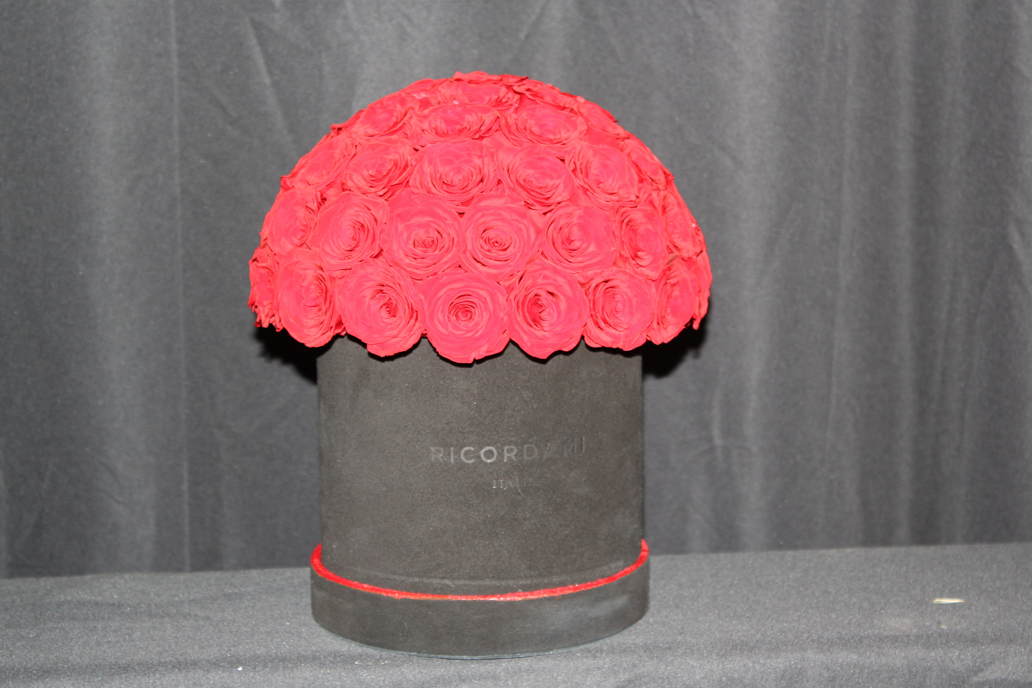 Small red roses · black base