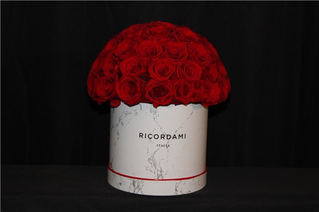 Small red roses · white base