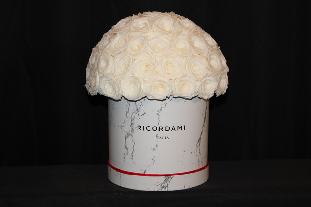 Small white roses · white base