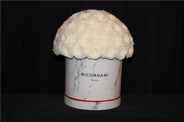 Small white roses · white base
