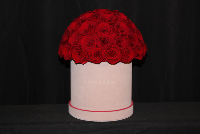 Small red roses · pink base