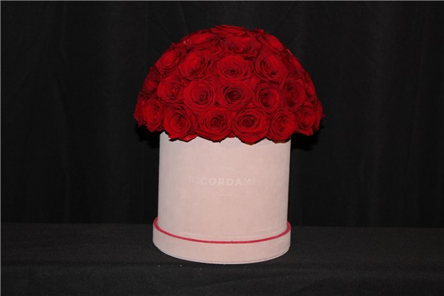 Small red roses · pink base