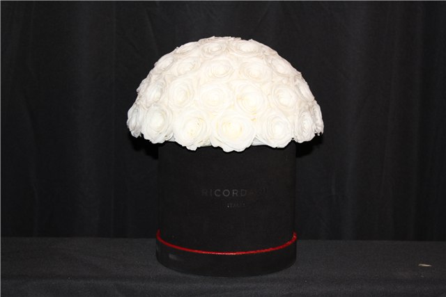 Small white roses · black base